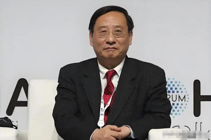 特朗普突然转发一个中国人的评价！别以为他是求认可，他要的是背后的含金量！外界都说