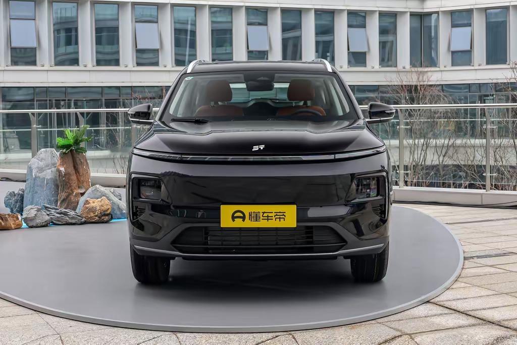 🚗座位布局差异
山海L7有5座和7座两种版本，7座需要额外加钱选装，偶尔家里人