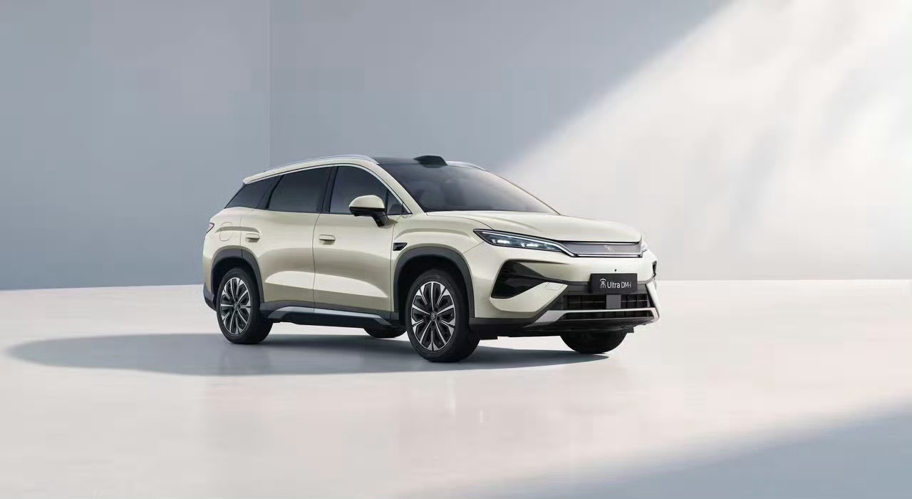 王朝宋系混动车型上新！比亚迪在 B 级 SUV 市场扔下重磅炸弹，比亚迪宋Ult