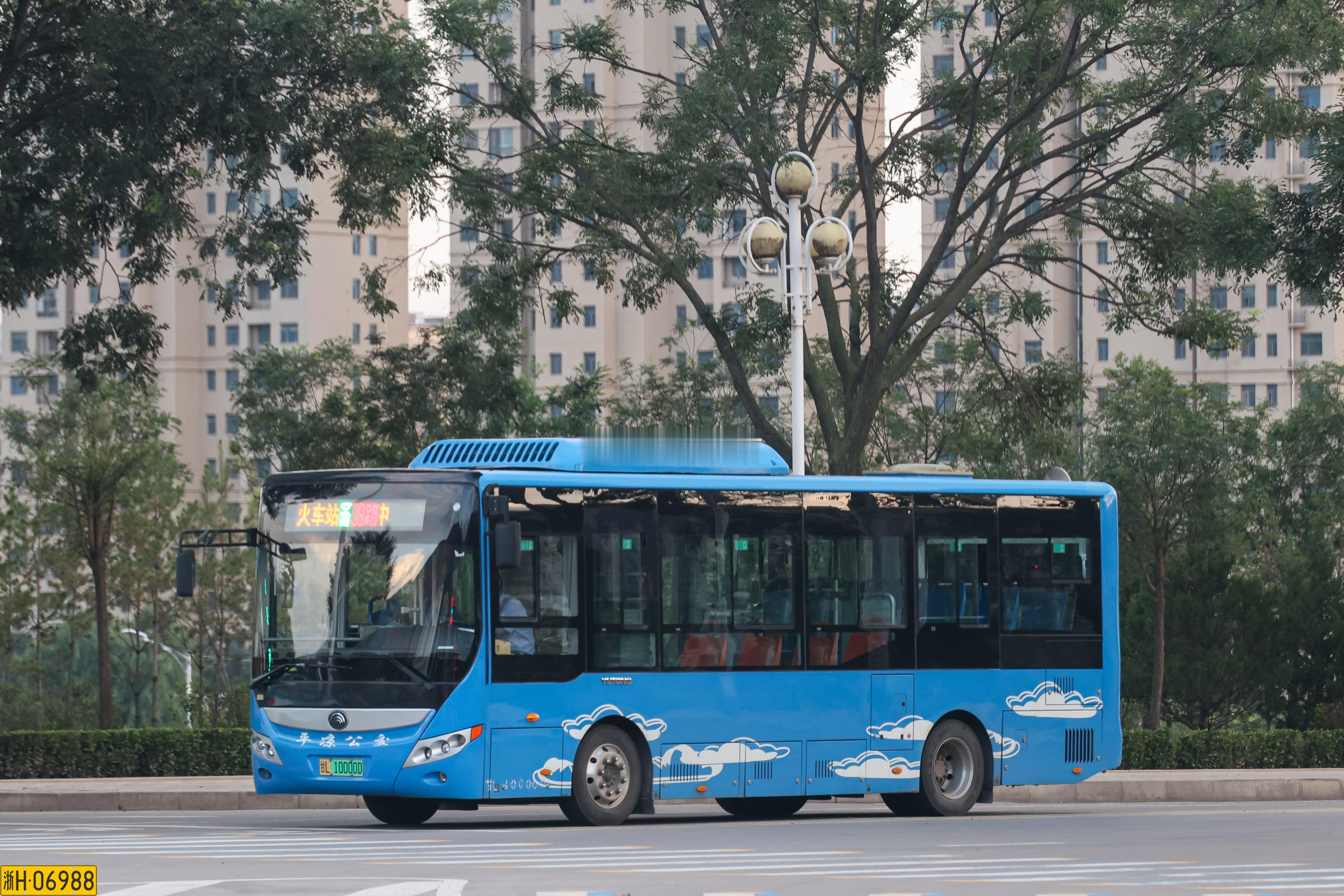 甘肃平凉小摄2，一些纯电动公交及城乡中巴城市公共交通摄影
