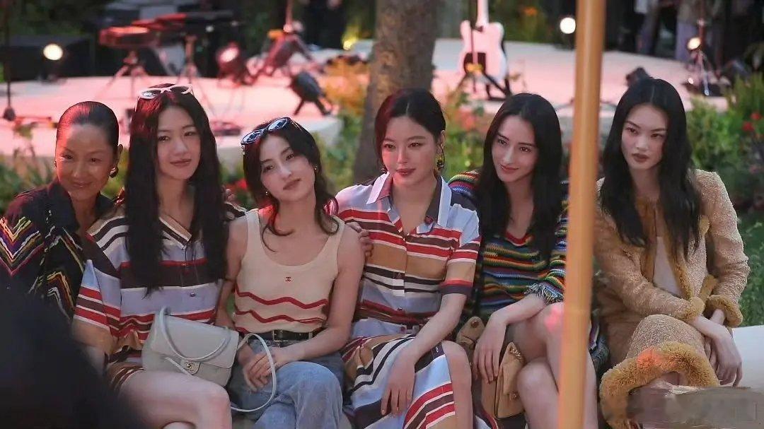 香奈儿活动的00花向涵之，张子枫，李宛妲某人直接被压了吧。。。 