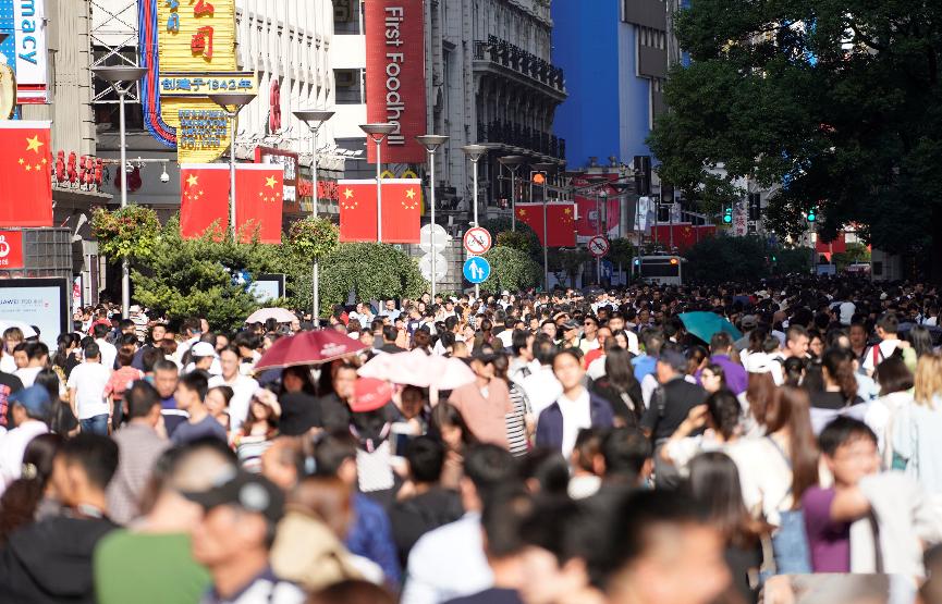 你觉得未来的中国人口大概是多少？通过各年龄段的生存率，我简单计算了一下，到205