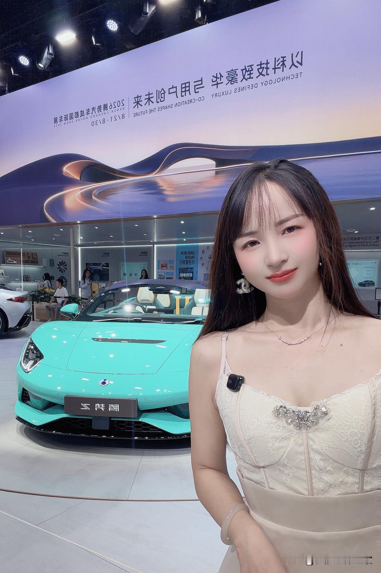 成都果然是个宝藏城市✨
先把车展逛过瘾，一星期之后我还要再奔赴成都。
大伙来猜猜