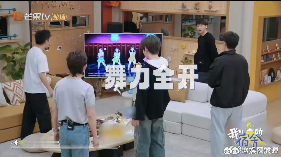 章昊领舞宿舍摇从手忙脚乱到精准卡点，章昊这波逆袭帅炸了！宿舍即兴舞都能跳出百万直