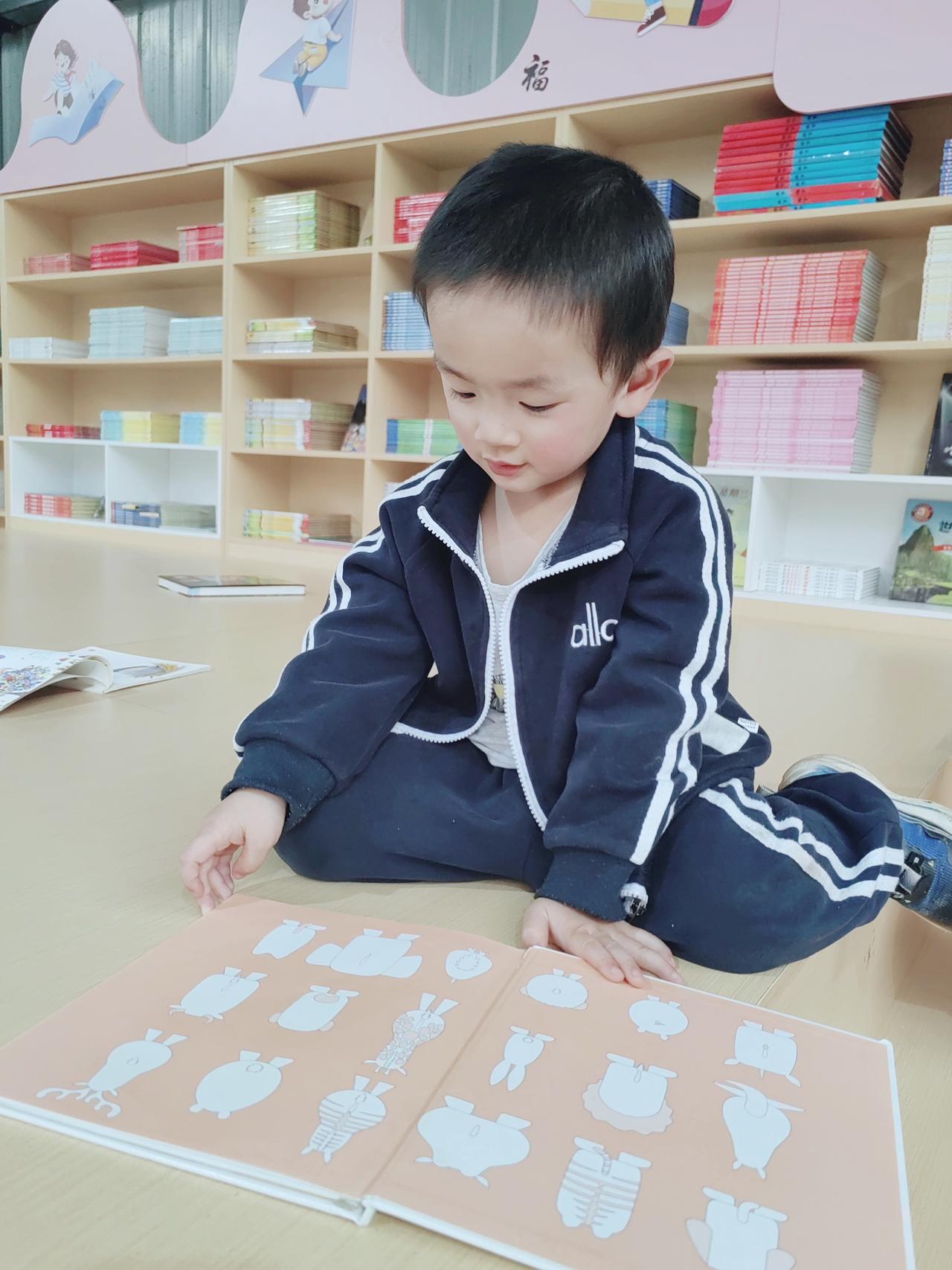 春日。春假。小谷吖的阅读时光。

爱上阅读，爱上自己的人生。

愿孩子们在书本里