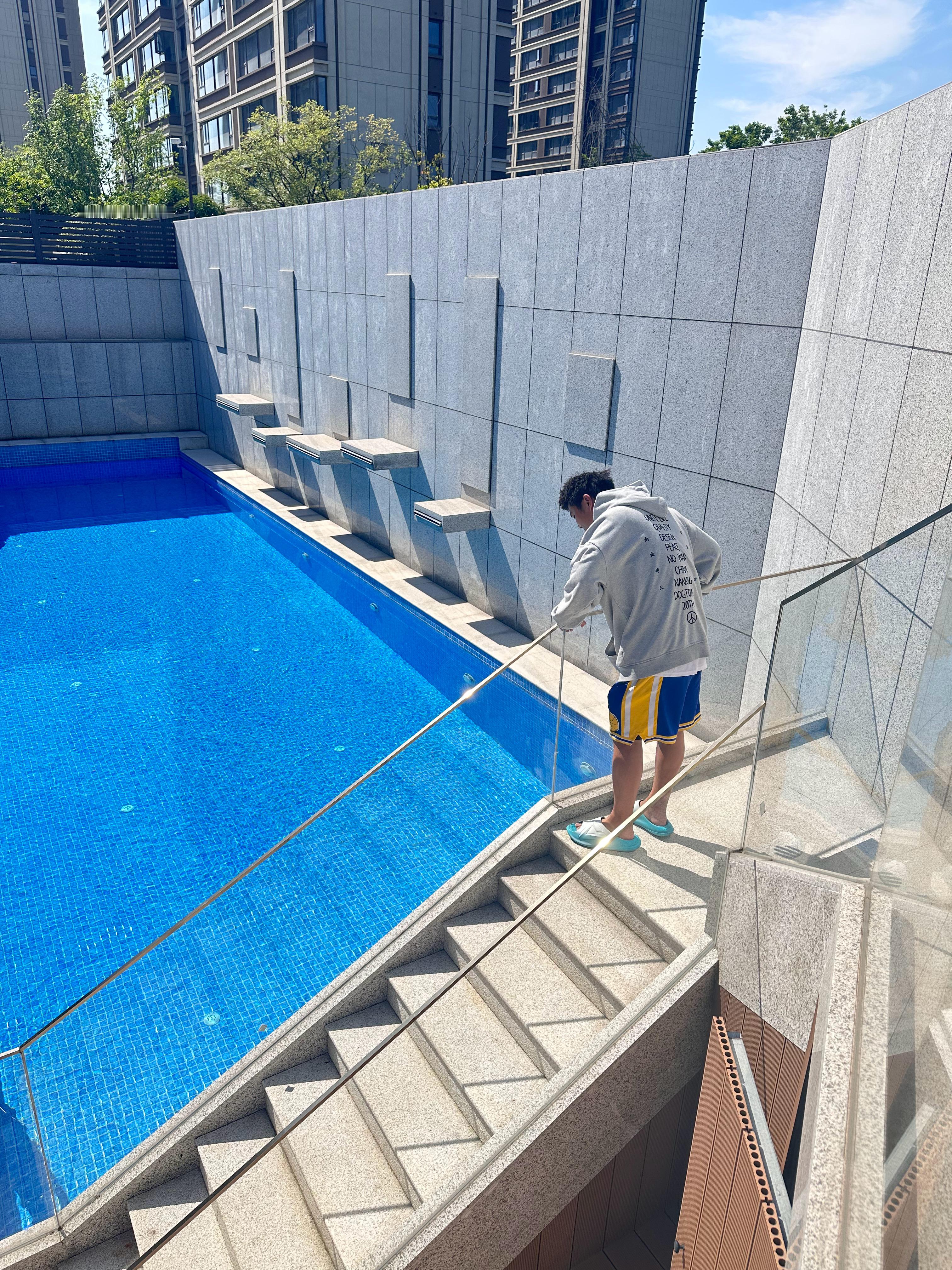 身材不好就不放下水图了哈哈哈哈哈哈哈新赛季篮不住我的观赛搭子