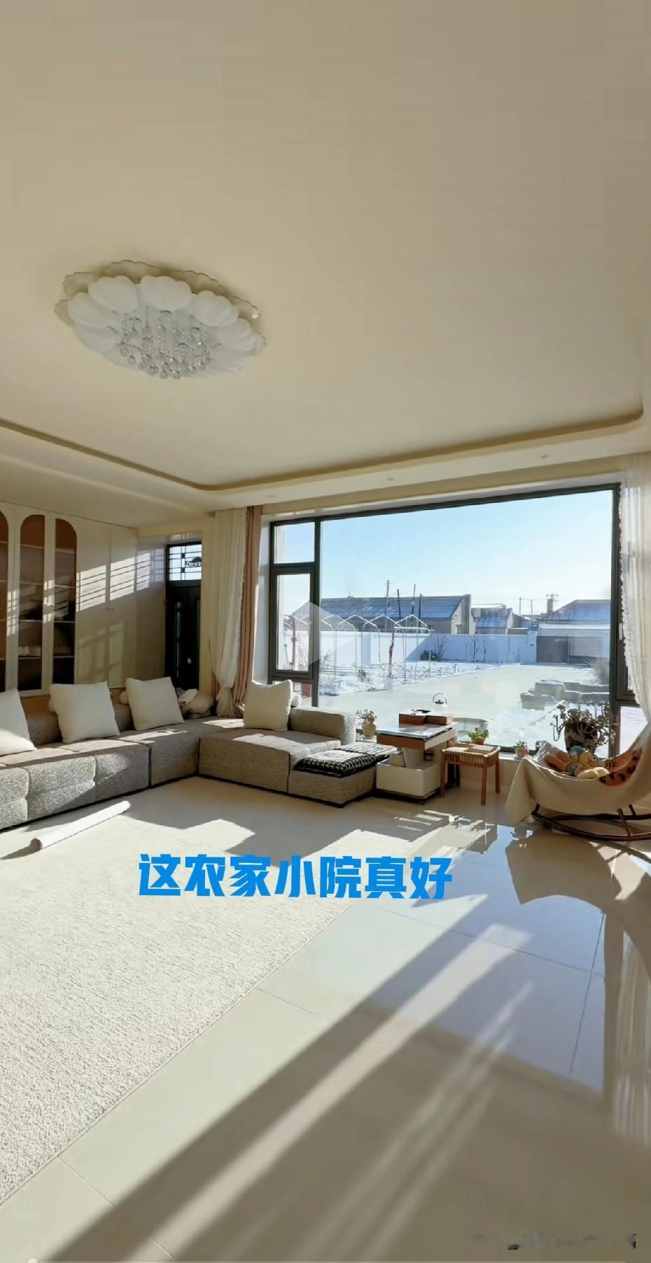 农村这大房子建的多漂亮，一个大院，自己想干啥就干啥。真想回老家建一座这样漂亮的阳