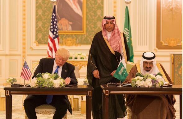 伊美谈判在阿曼开始举行，这个消息像一颗重磅炸弹，在国际舞台上引发了轩然大波。或许