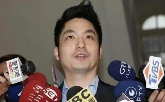 台北市市长、蒋介石的曾孙蒋万安直接把话撂下了！他当着媒体的面斩钉截铁地表示，自己