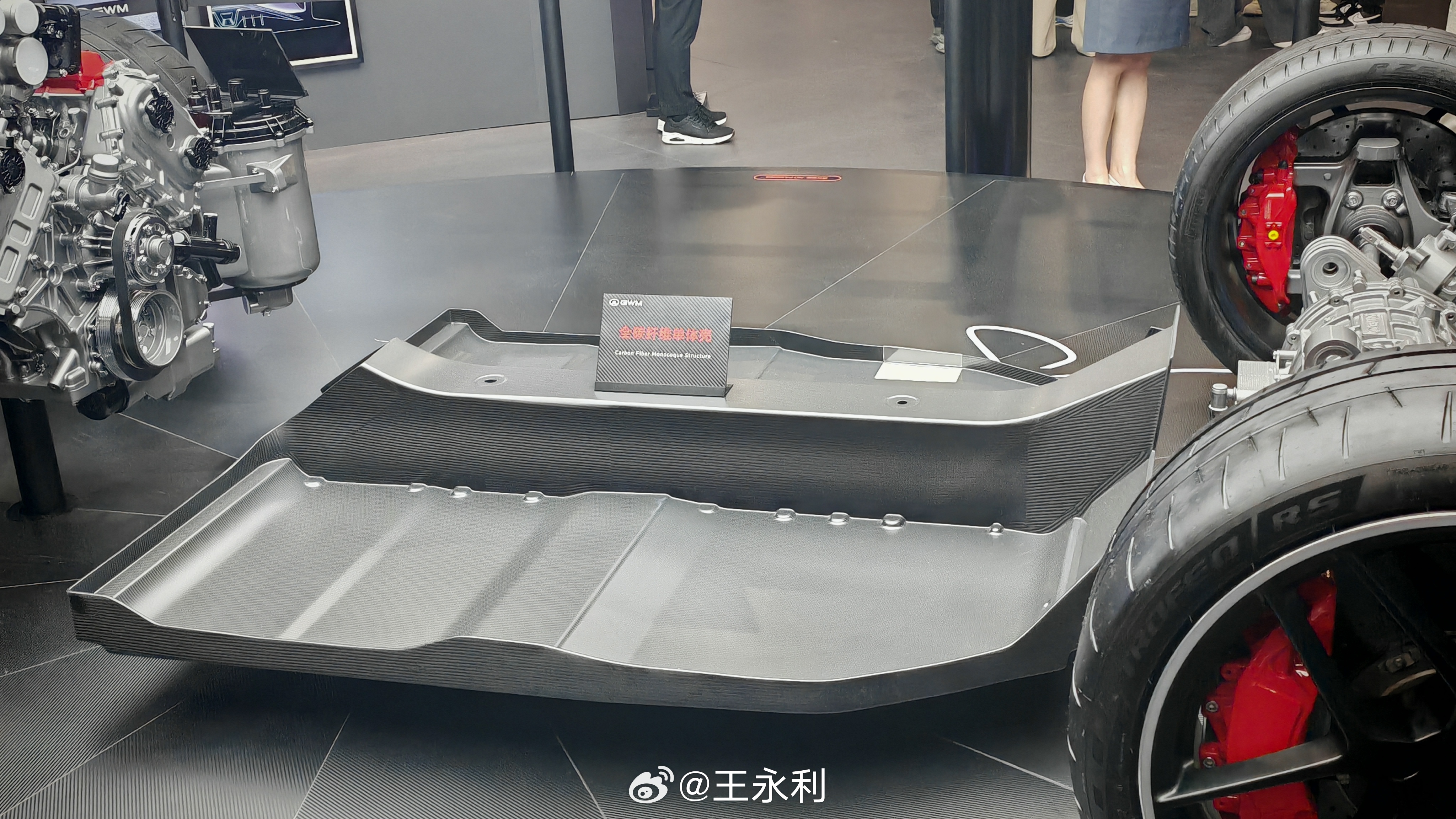 长城超级v8来了 中国也有自己的卖“碳”翁GWM GF拥有碳纤维单体壳和传动轴，