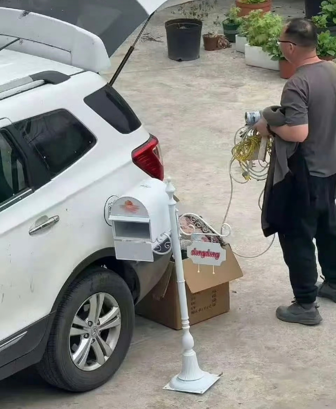 我要送你日不落的爱恋，寄出代表爱的明信片～小东东要在生日这天给我们寄出爱的🌅了