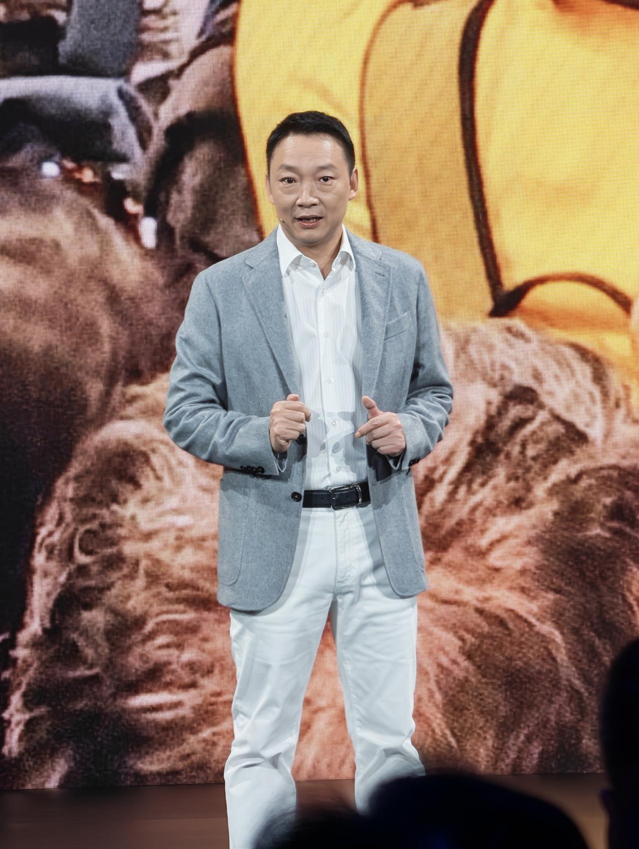 荣耀李健总说了，从RobotPhone到人形机器人，荣耀不再只是一家手机公司。一