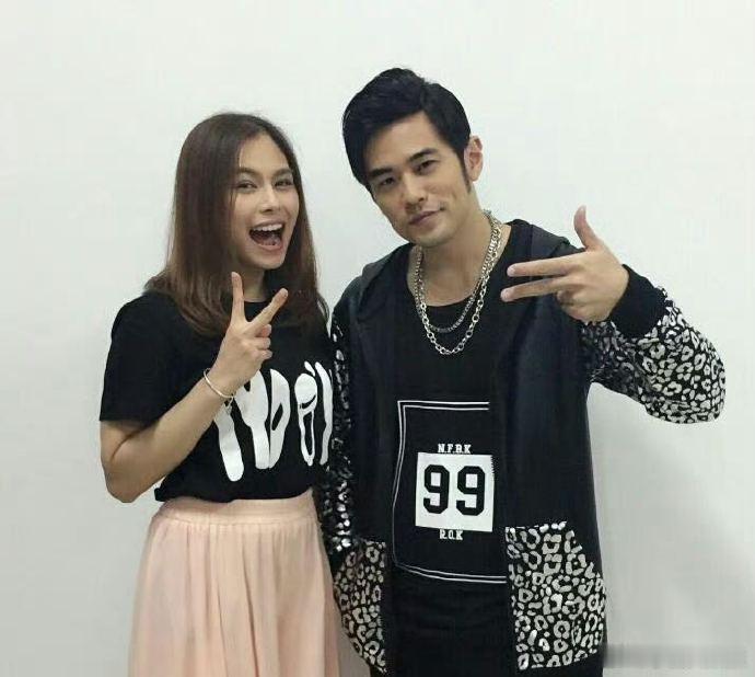 谁懂李幸倪 的舞台魅力！黑眼豆豆演唱会开场开口即惊艳，稳如原声的唱功+超强舞台表