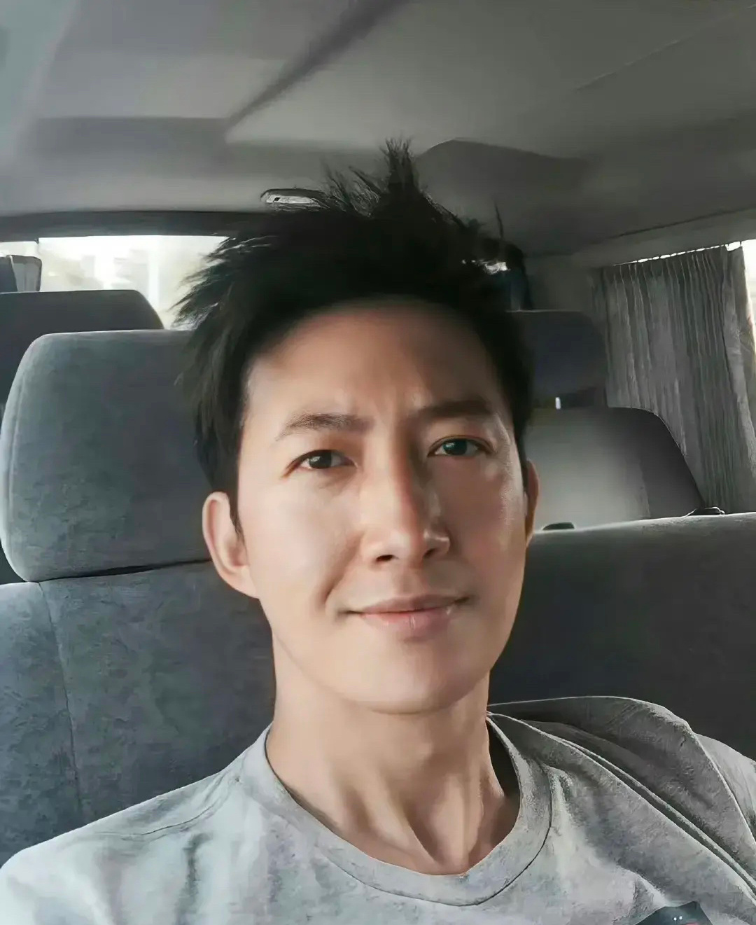 王阳最近也够倒霉的！先是跟李兰迪演情侣，因为21岁的年龄差被网友骂看起来有点不像