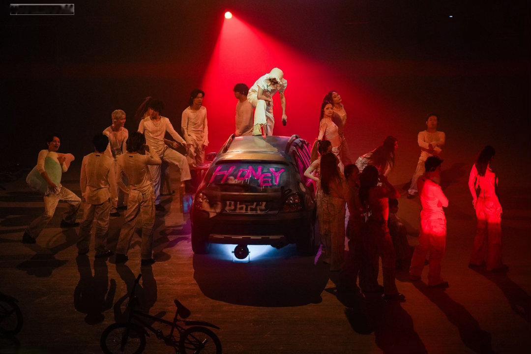 周震南演唱会国际获奖 周震南演唱会拿奖这条热搜，应该被所有内娱演唱会制作团队反复