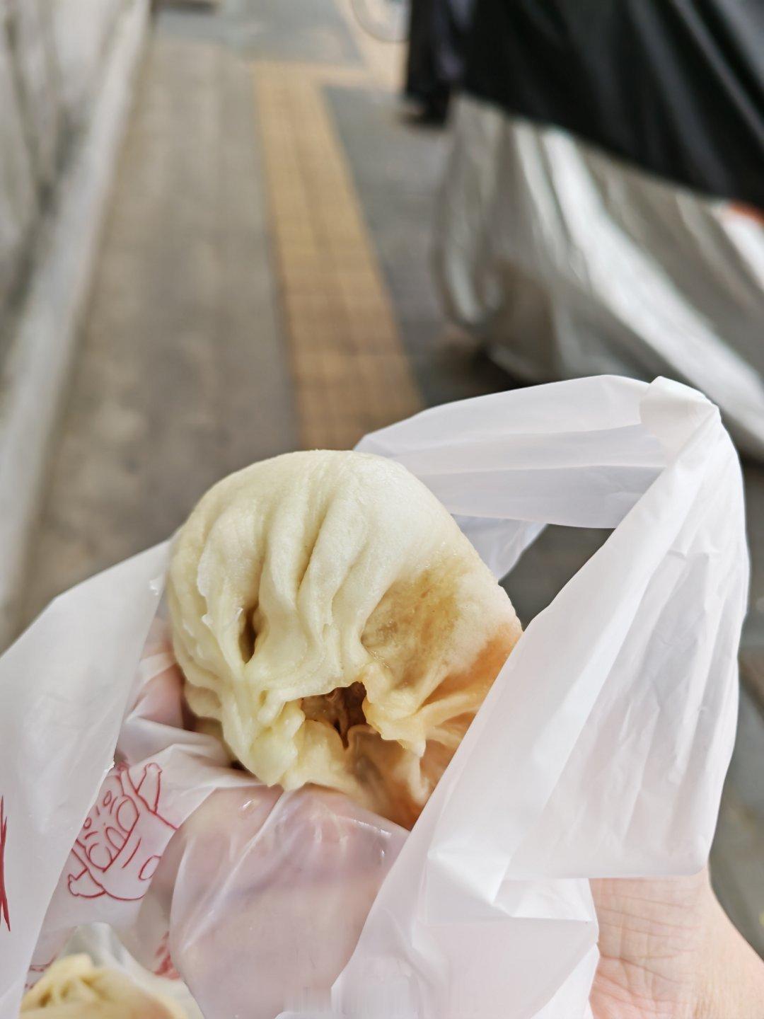 早今天逛下故宫先整个庆丰包子吃一下 