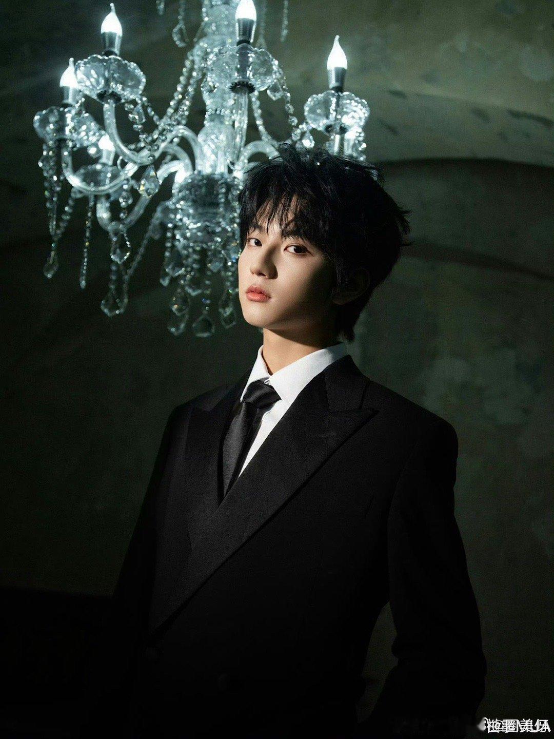 划重点：今晚是穆祉丞第一次的单人红毯，我就说了青年演员穆祉丞solo绝对ok穿上