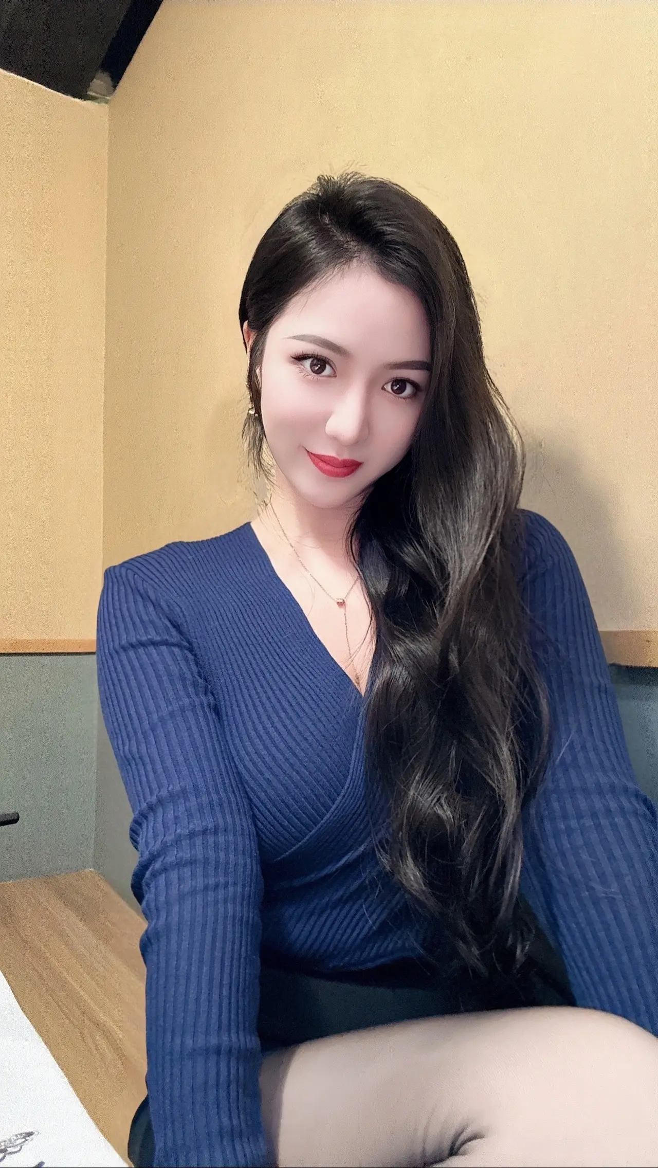 幸福没有公式，知足便是恩赐，如果幸福太难，那平安就好…