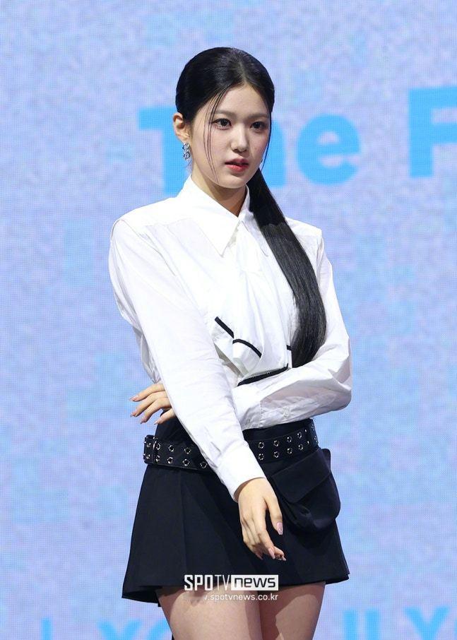 【韩国女团izna成员尹智允在中断活动6个月后决定退团】海外新鲜事热点现场 据1