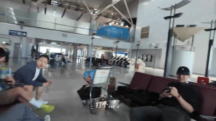 谢谢韩姐让我们看到了#李现新疆vlog#[哈哈]，没想到现哥系鞋带这么厉害呢，g
