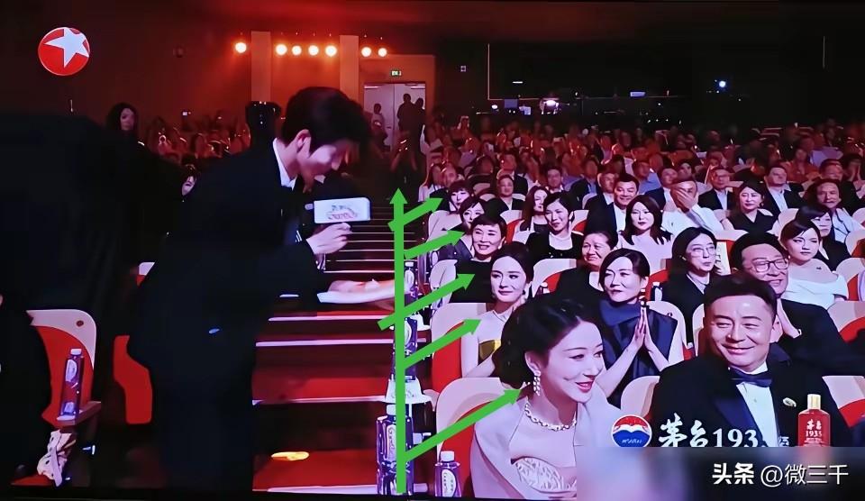 白玉兰奖5个提名，从前往后排排坐，第1个最佳女主角，第2个形象推广大使，后面3个
