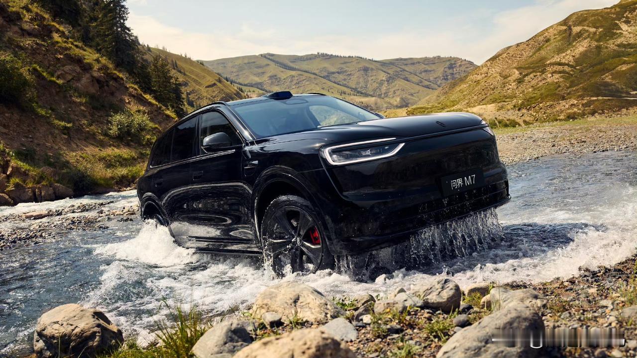 全新问界M7的配置、体验感、实用性都是没得说，这提车还快，提车时的仪式感拉满！怪