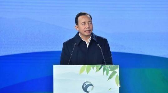 1993年，“包工头”黄德满花3000元接手了一家资不抵债的宾馆，改名维也纳酒店