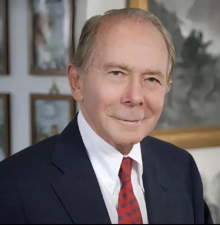 美国AIG保险集团前董事长格林伯格，他在新加坡的亚洲金融论坛上，当着各国嘉宾的面