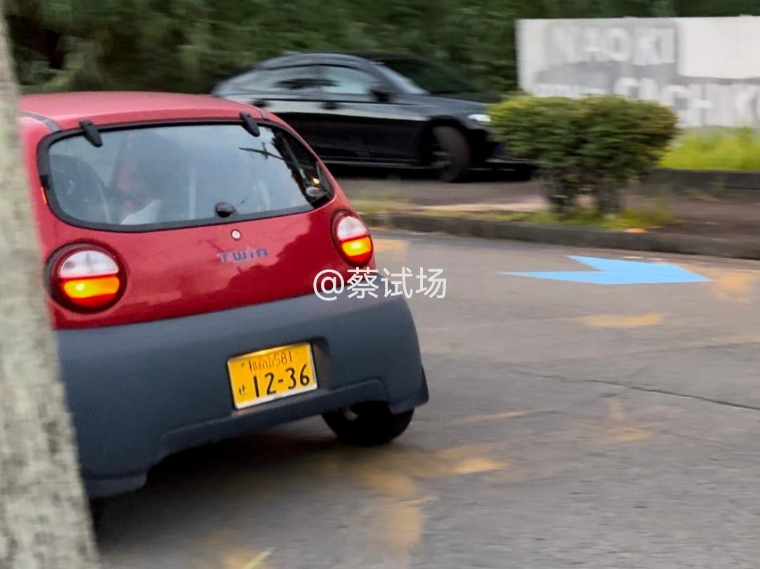 今天偶遇铃木Twin（图9）。想必大家都知道Twin改R32 GT-R。但是Du