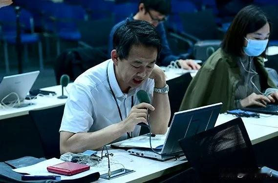 贼喊捉贼！日本记者质问我歼15为何锁定F15？中方一句反问，令其当场哑口无言！ 