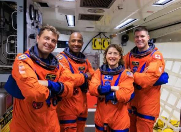 据国家报报道，奥赖恩号飞船在驶向月球的30小时后，四名乘员竟在太空中公开承认内心