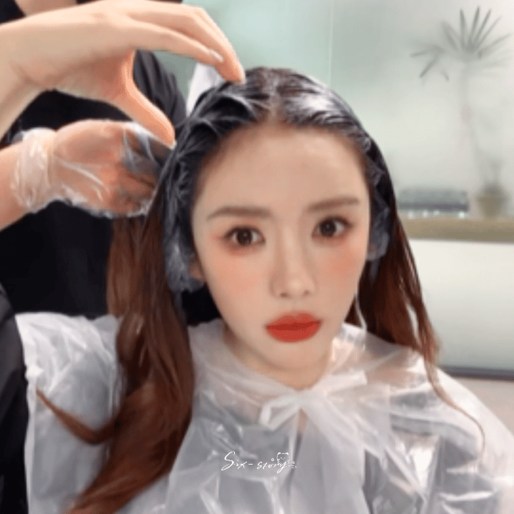 蔡文静直播 好真实一个女明星一边追《钢铁森林》刚刷到第三集，一边刷到蔡文静的直播