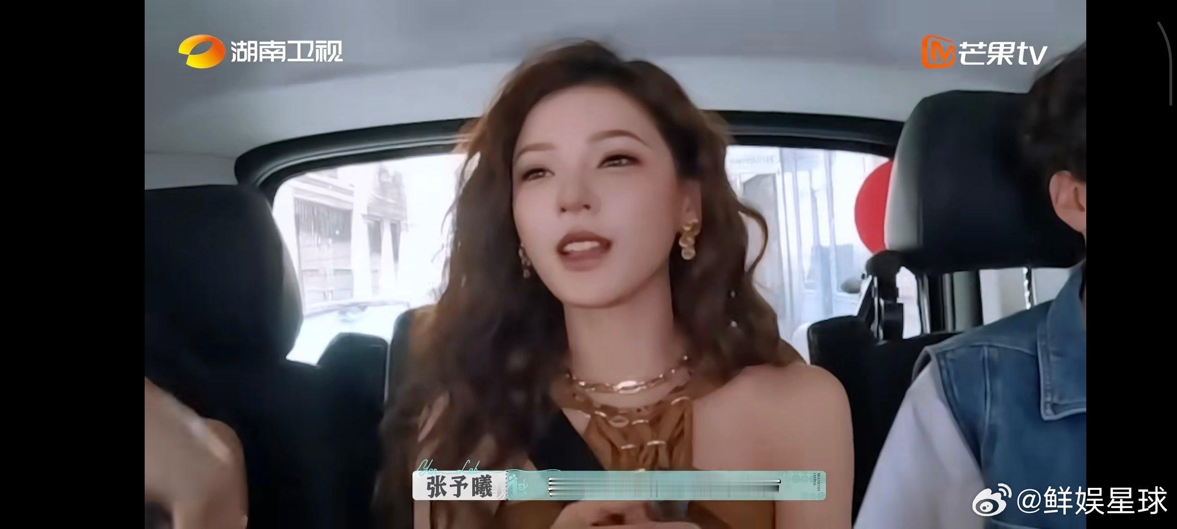 张予曦梦游打扑克 过年打扑克后遗症？张予曦梦游喊“对四”，笑到同车人直不起腰！ 