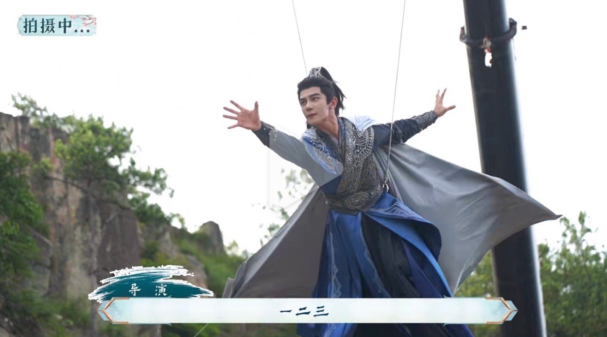#夏之光枪戏累到脸通红# 夏之光真好努力一大帅哥，即使导演过了还想再来一条更好的