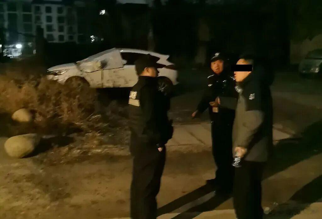 【爱车安全贴士 吃个晚饭的功夫车没了？男子急的赶紧报警，警方到场一看，直接把他抓