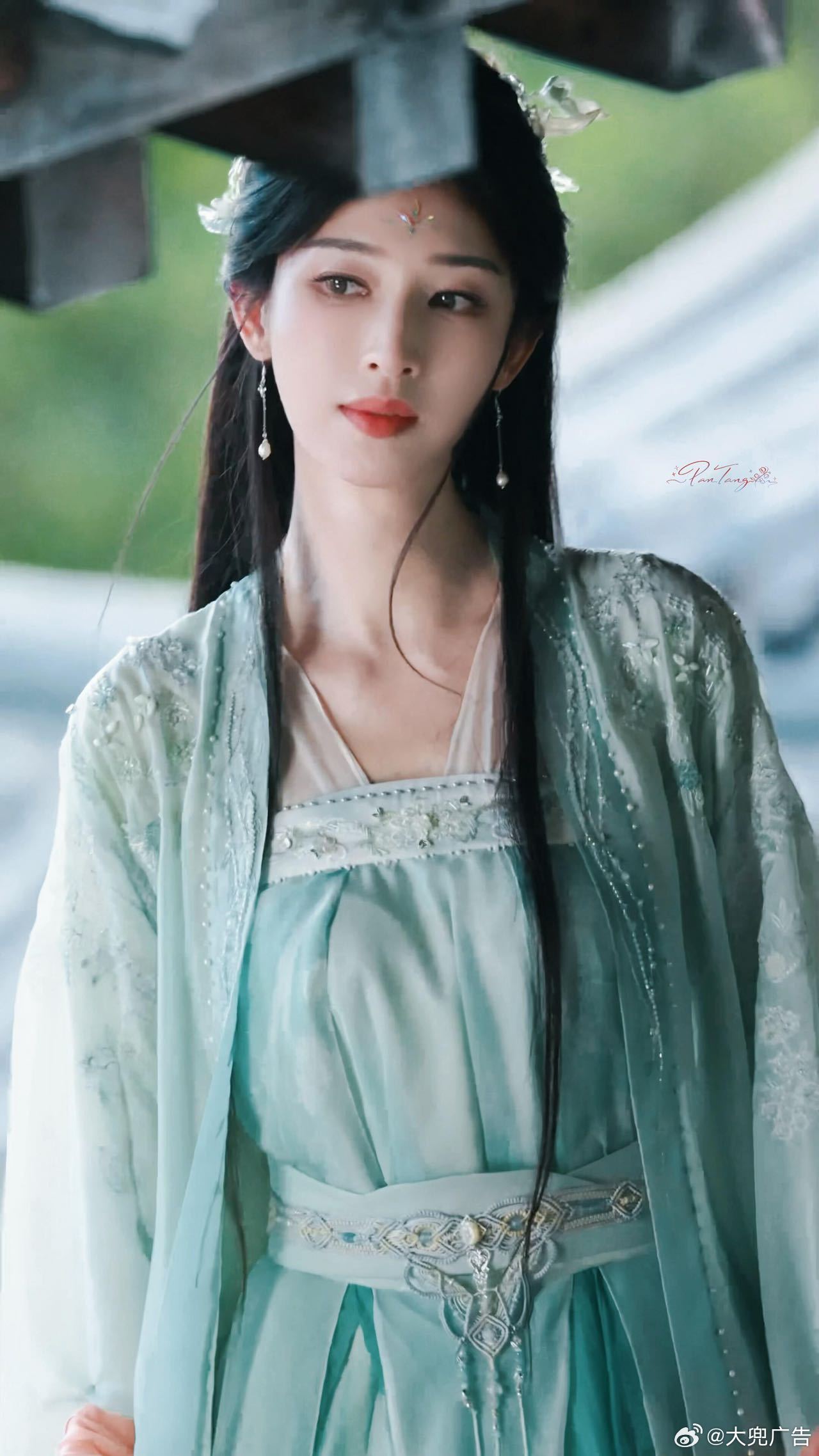 张俪张俪错世录张俪思陵神女来的！张俪饰演的思陵不染凡尘，举手投足自带疏离仙气，宛