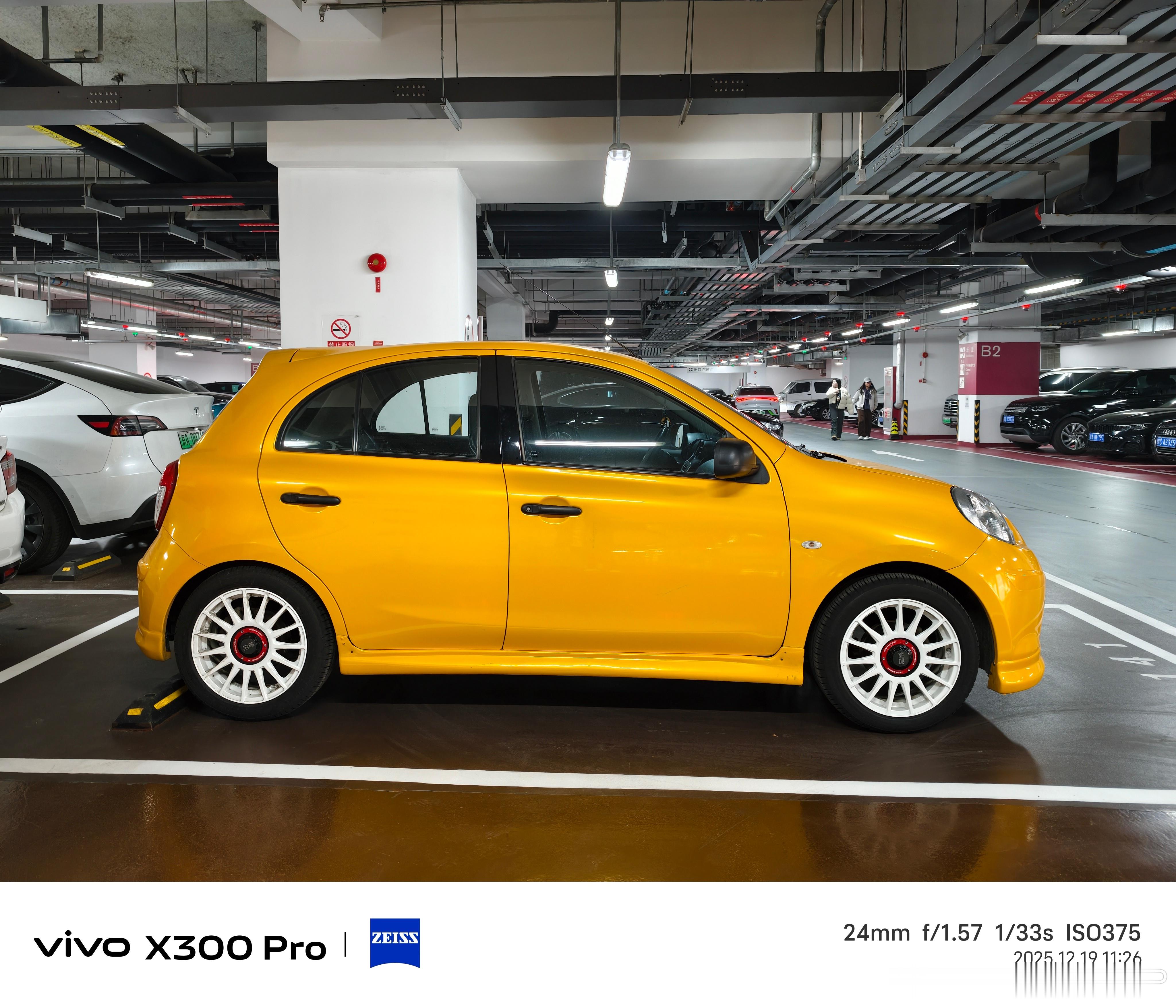 OZ的白圈真有样日产玛驰现在估计好多人都没见过这车吧！日产