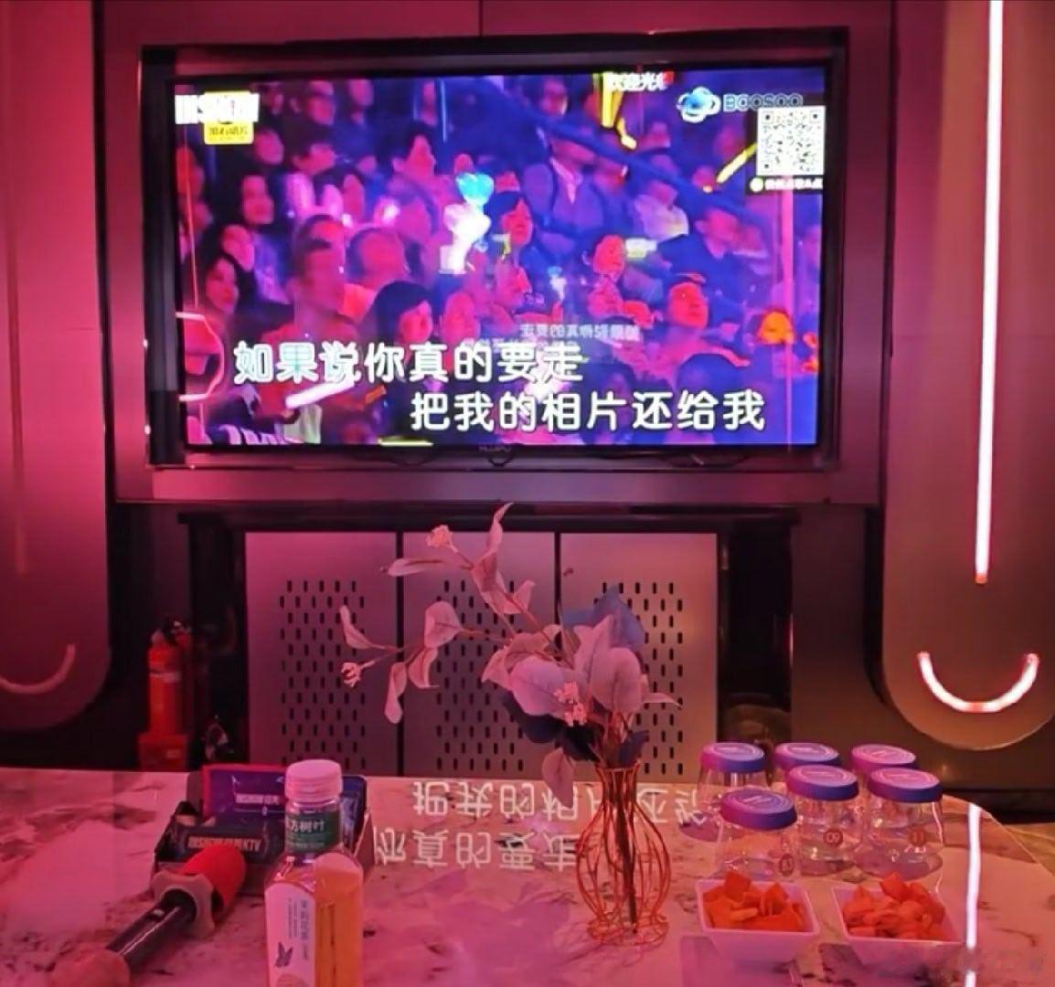 发现很多KTV都没有MV了  真的有人去KTV是为了看MV吗？我寻思歌没事就行，