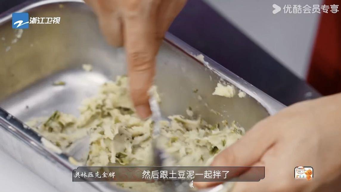百厨大战就是私下茶酒都来啊《炙热游戏:百厨大战》补位复活赛玩出新花样，咖啡茶酒入