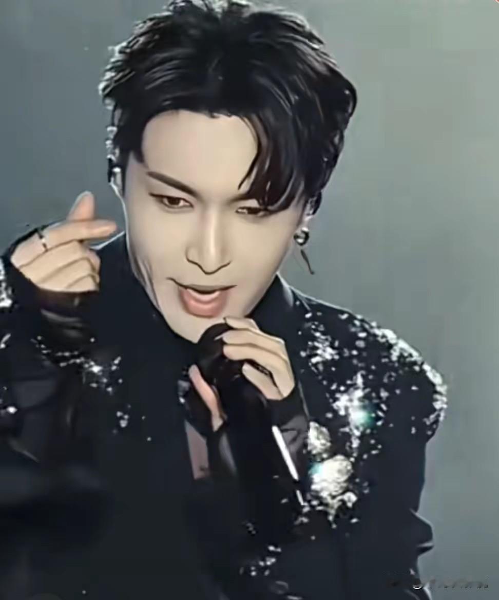 张艺兴摊上事了！

在跨年演唱会上，张艺兴的《大花轿》堪称一绝，将电子乐和唢呐融