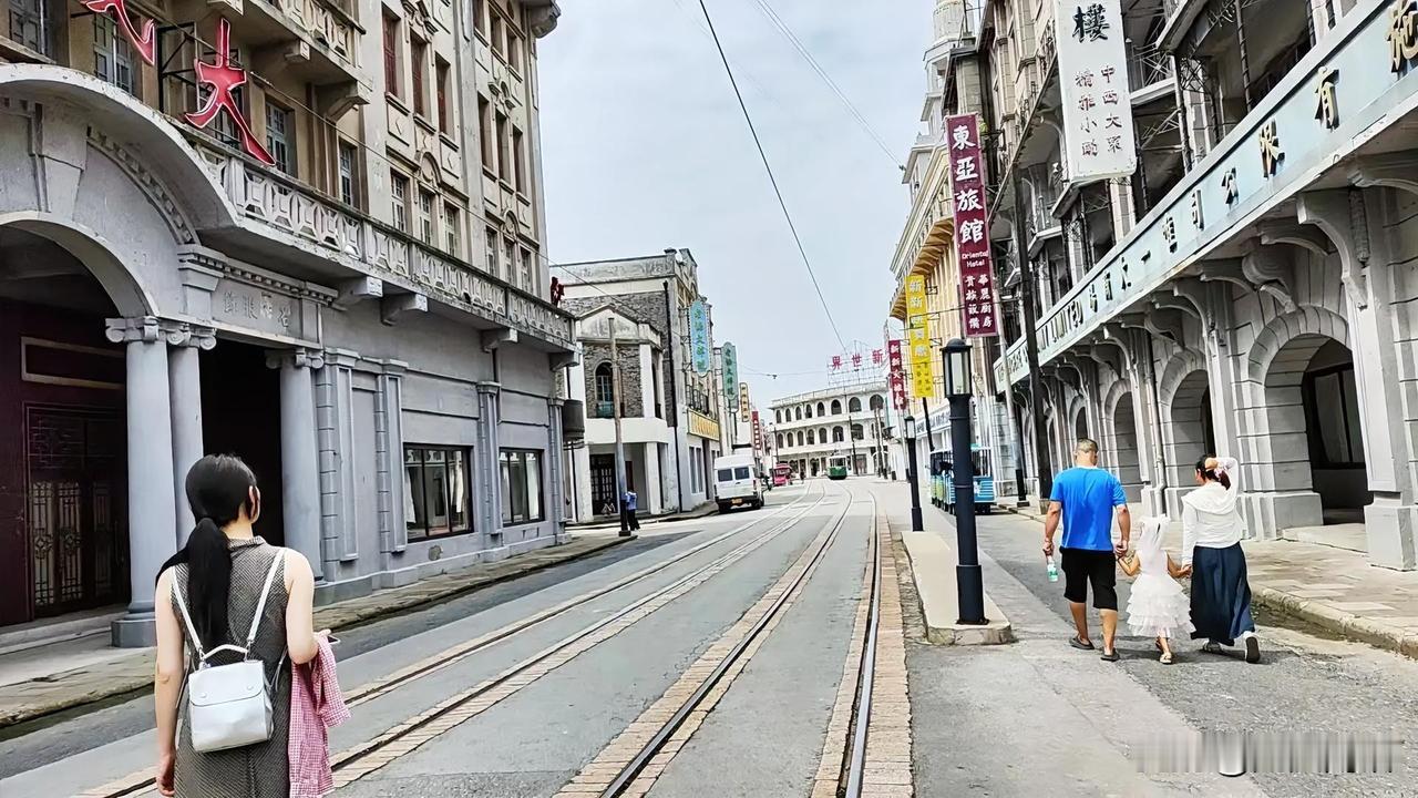 一个人被生活按在地上反复摩擦，若认知还停在原地，那风雨就只是风雨，淋完了，人还是