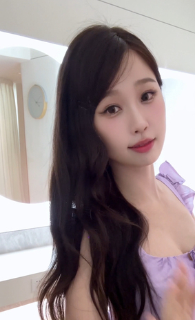 #虞书欣怼脸wink好甜# 简直太迷人啦[羞嗒嗒]虞书欣那灵动的眼眸，元气的怼脸