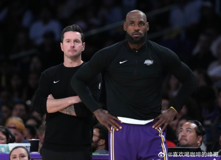 NBA常规赛，湖人主场迎战勇士。赛前，湖人主帅JJ·雷迪克接受了媒体采访。记者问