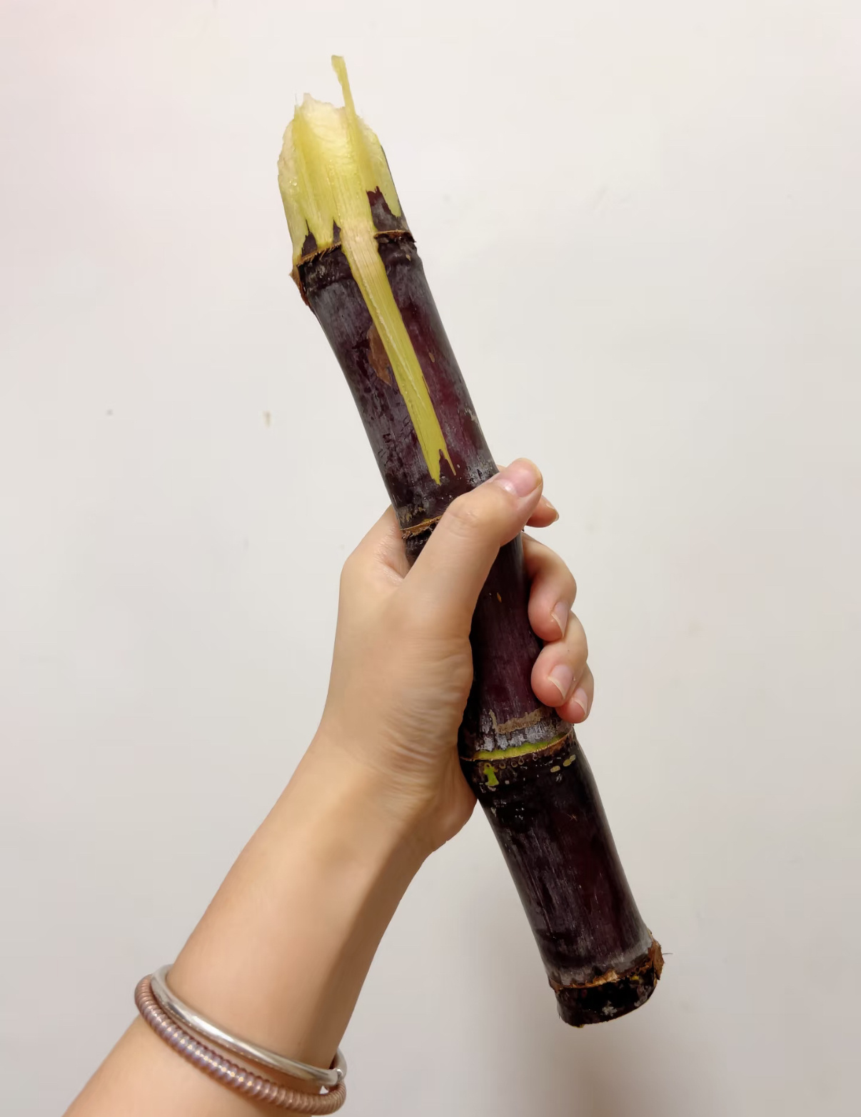 谁教你这样吃甘蔗的颠覆传统啃甘蔗方式，各种新奇创意吃法轮番上线，脑洞操作十分搞笑