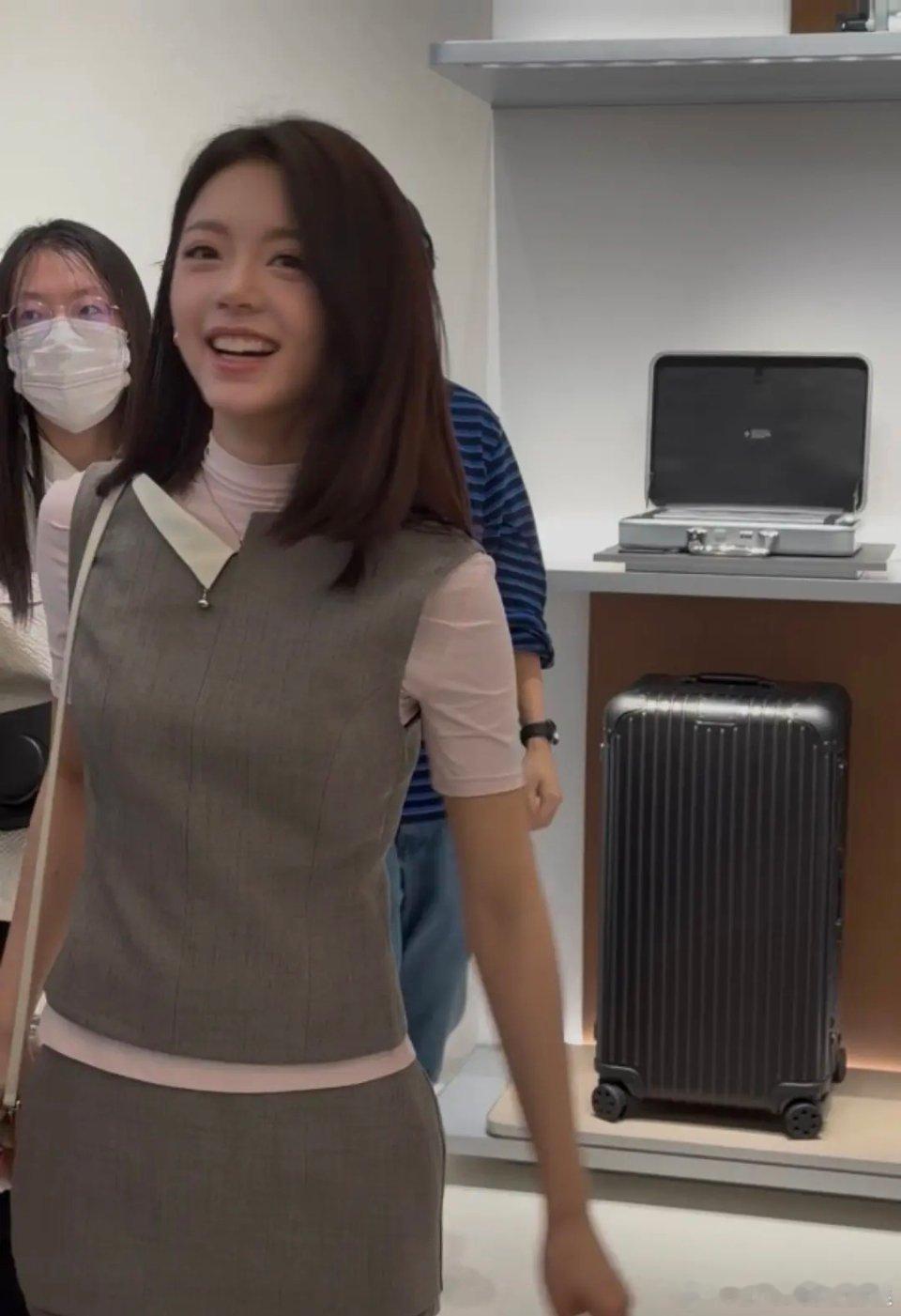 小麦子终于长大了，多了知性的美 