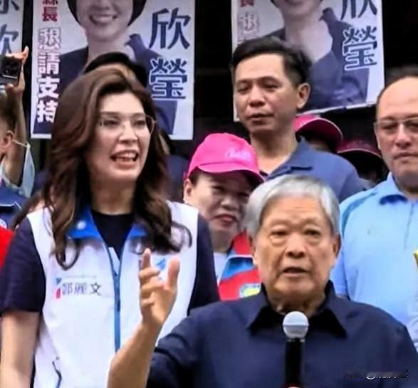 前新竹县长范振宗向郑丽文开炮：指责郑“战略错误”，选败，你就是最大战犯！

台媒