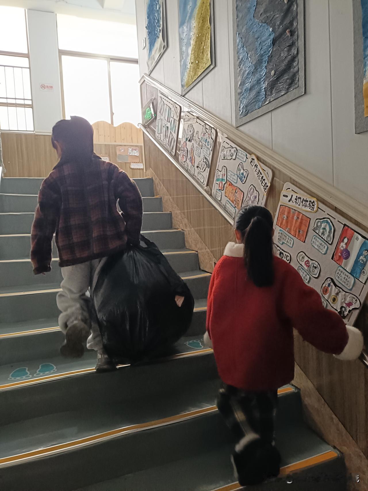 异地婚姻真的很累，谁懂？尤其是我这样的三胎上班族妈妈，结婚前谁还不是被爸妈疼着的