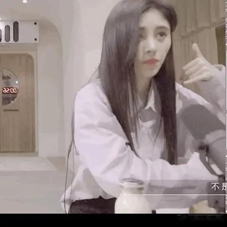 鞠婧祎很励志了啊，原声条件其实就这样
