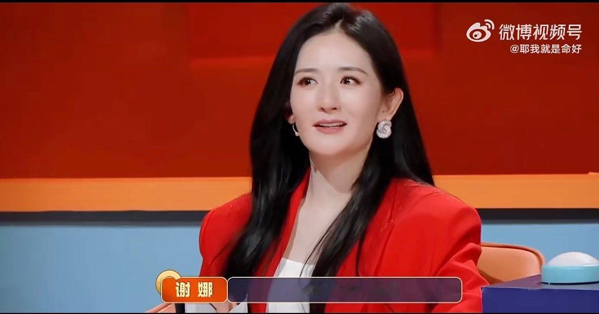 谢娜因为同一个人哭3次 刘斌太会演了！《笑有新生》里三部作品接连打动谢娜，让她沉