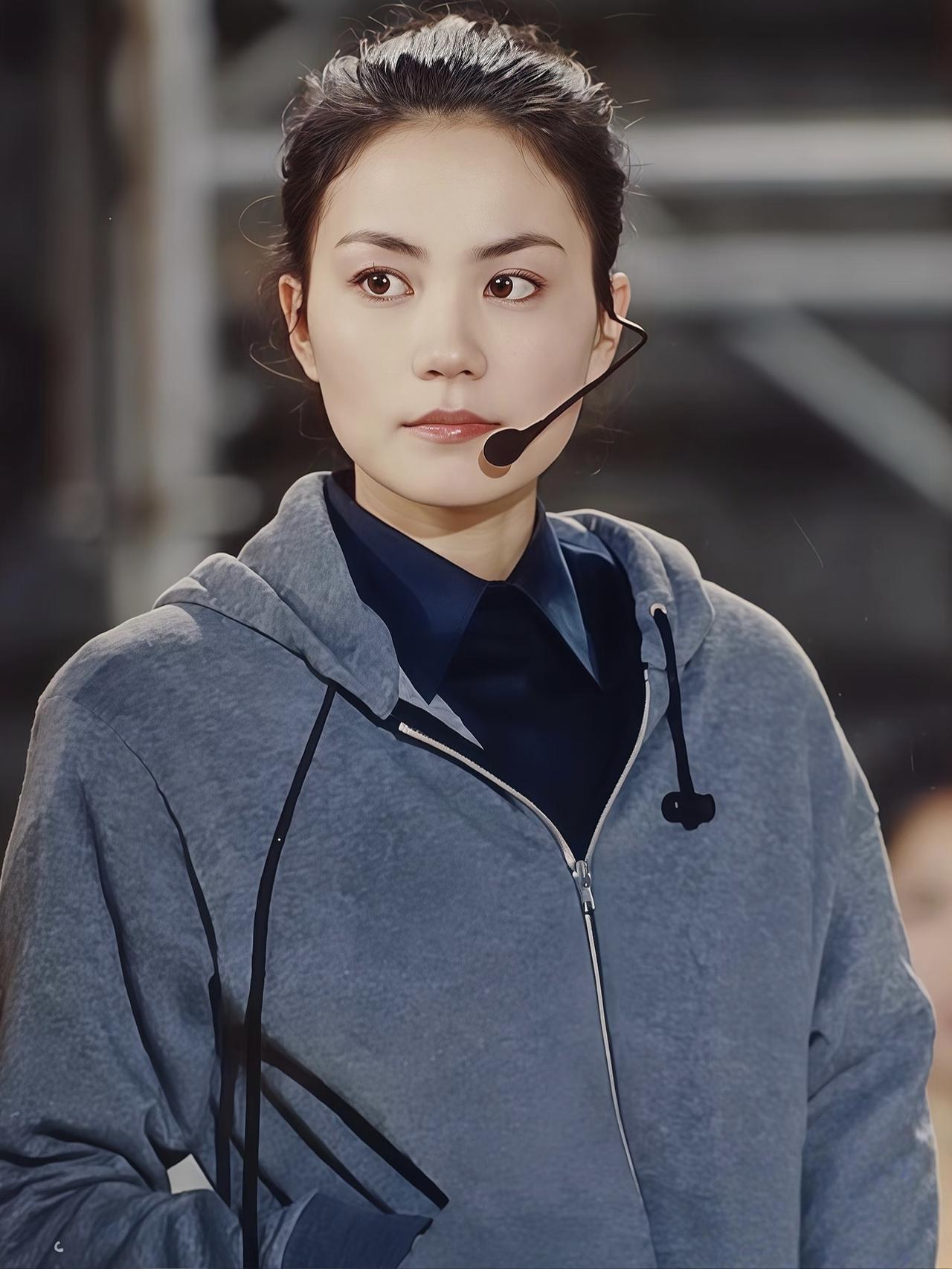 主持人问王菲，你会不会想通过形象去讨好歌迷?
 
王菲说，我从来没想过刻意拿形象